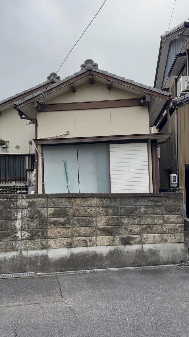 工事前の外観。瓦屋根の昔ながらのお住まい